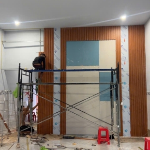 Thi công  vách tivi bằng tấm ốp nano