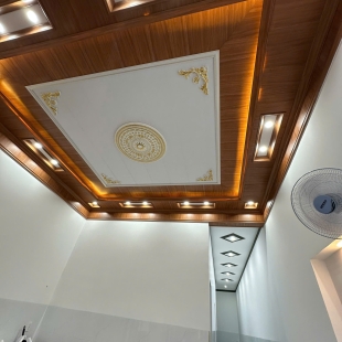 Trần thạch cao phòng ngủ và trần phòng khách bằng tấm ốp nano ở Bù Nho