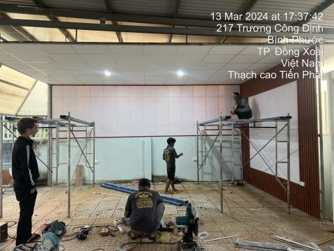 Sửa chữa nhà Đồng Xoài - lợp trần nhựa, ốp tường