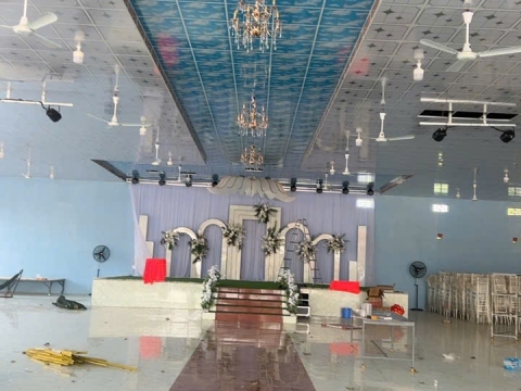 Công trình nhà hàng tiệc cưới bom bo,trần thả nhựa,ốp pvc giả đá