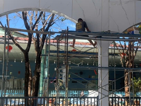 Công trình nhà hàng tiệc cưới bom bo,trần thả nhựa,ốp pvc giả đá