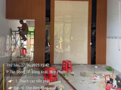 Thi công  vách tivi bằng tấm ốp nano