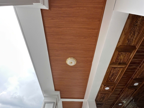 Thi Công Trần Nhựa Giả Gỗ Đồng Nai – Dự Án Thực Tế Tại Thạch Cao Tiến Phát