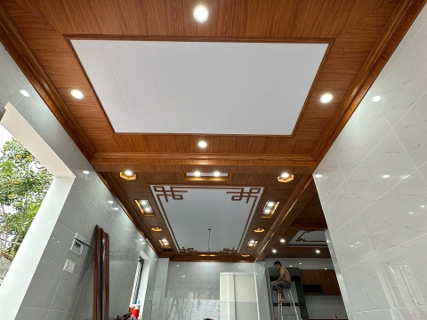 Thi Công Trần Nhựa Giả Gỗ Đồng Nai – Dự Án Thực Tế Tại Thạch Cao Tiến Phát