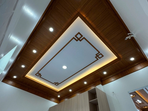 Thi Công Trần Nhựa Giả Gỗ Đồng Nai – Dự Án Thực Tế Tại Thạch Cao Tiến Phát