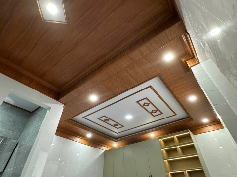 Thi Công Trần Nhựa Giả Gỗ Đồng Nai – Dự Án Thực Tế Tại Thạch Cao Tiến Phát